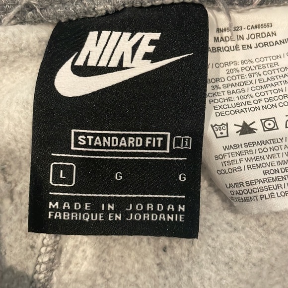 gray nike sweatpants - Picture 4 of 5
